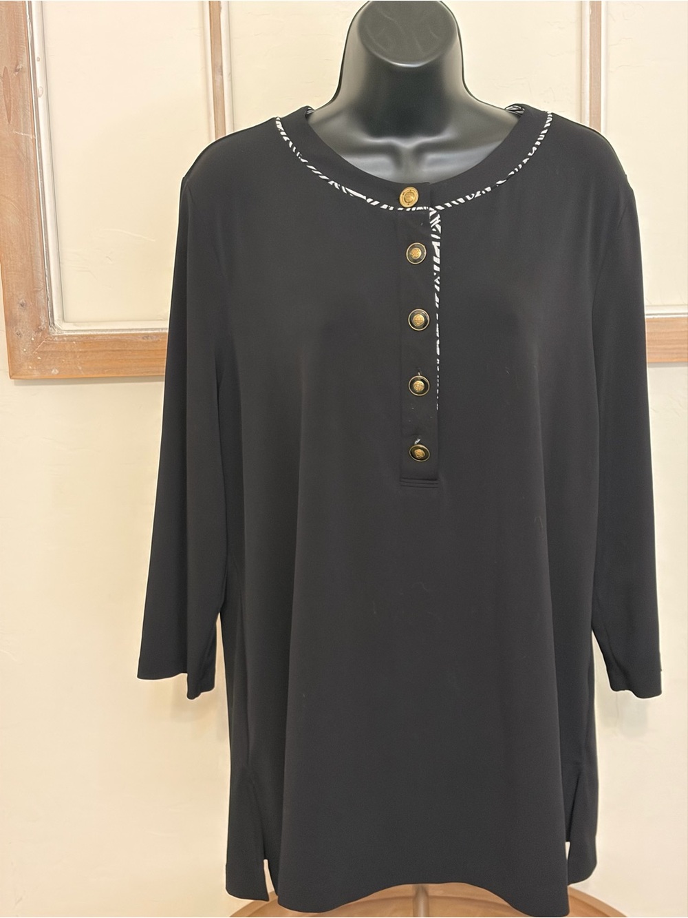 Dana Buchman Women’s XL Black Tunic Top Zebra Trim Gold Buttons - Picture 1 of 4